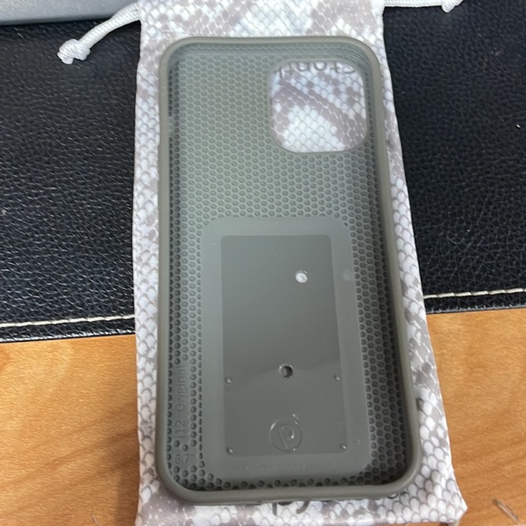 Loopy Case - Picture 2 of 5